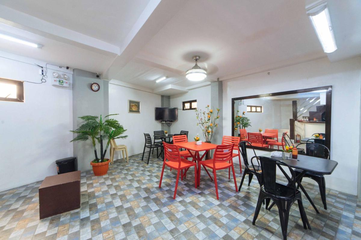 RedDoorz at San Antonio Binan Laguna - Housity