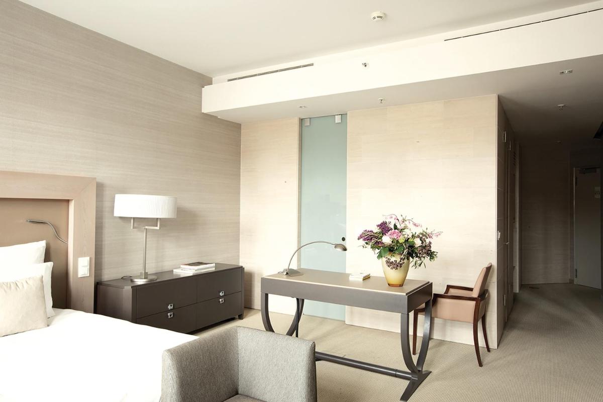 Ein Bett oder Betten in einem Zimmer der Unterkunft Townhouse Dresden Ein Bett oder Betten in einem Zimmer der Unterkunft Townhouse Dresden