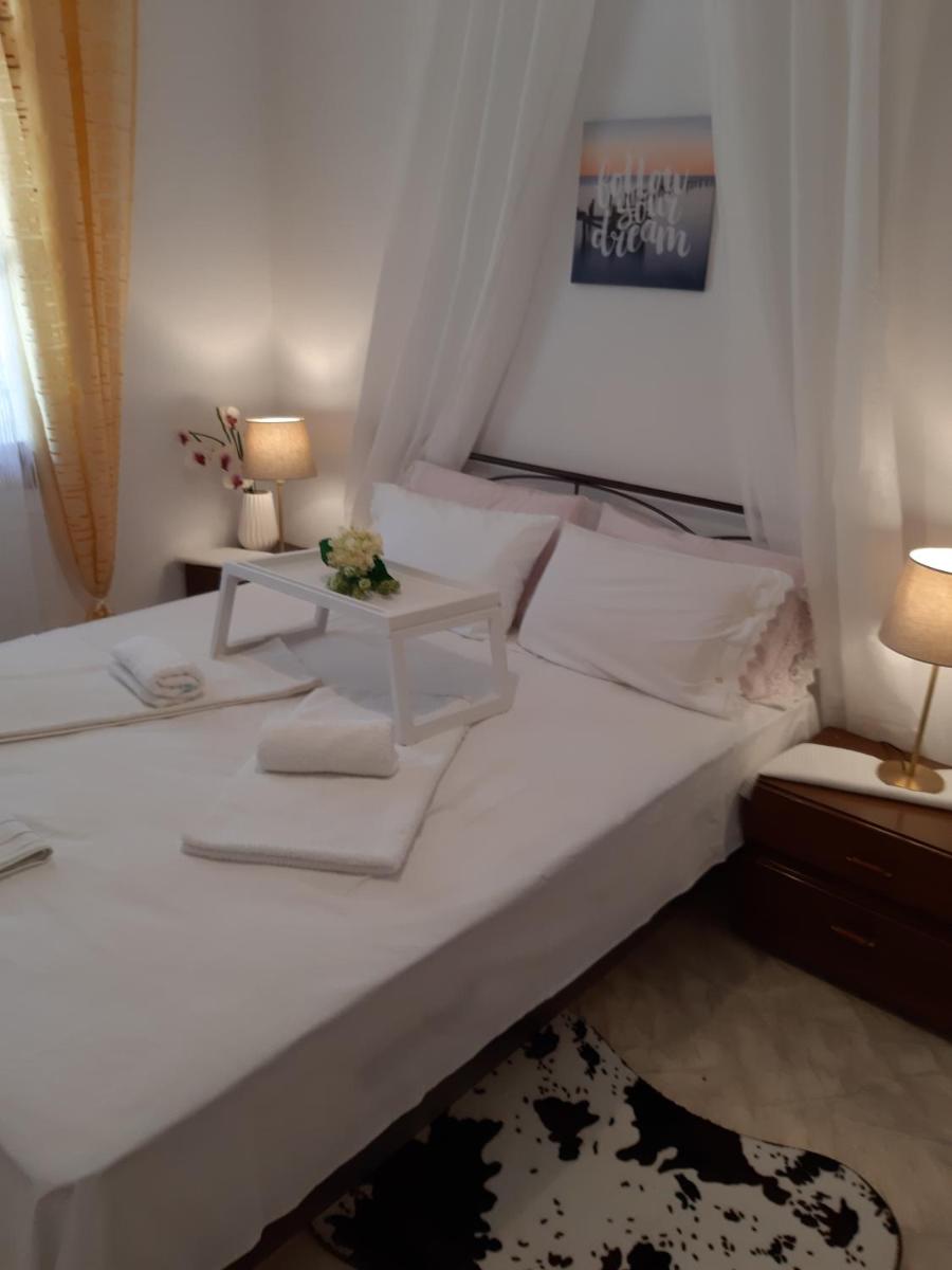 Captain's Beauty & Wellness House - Housity