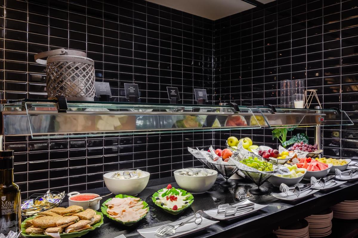 Comida en o cerca de este hotel
