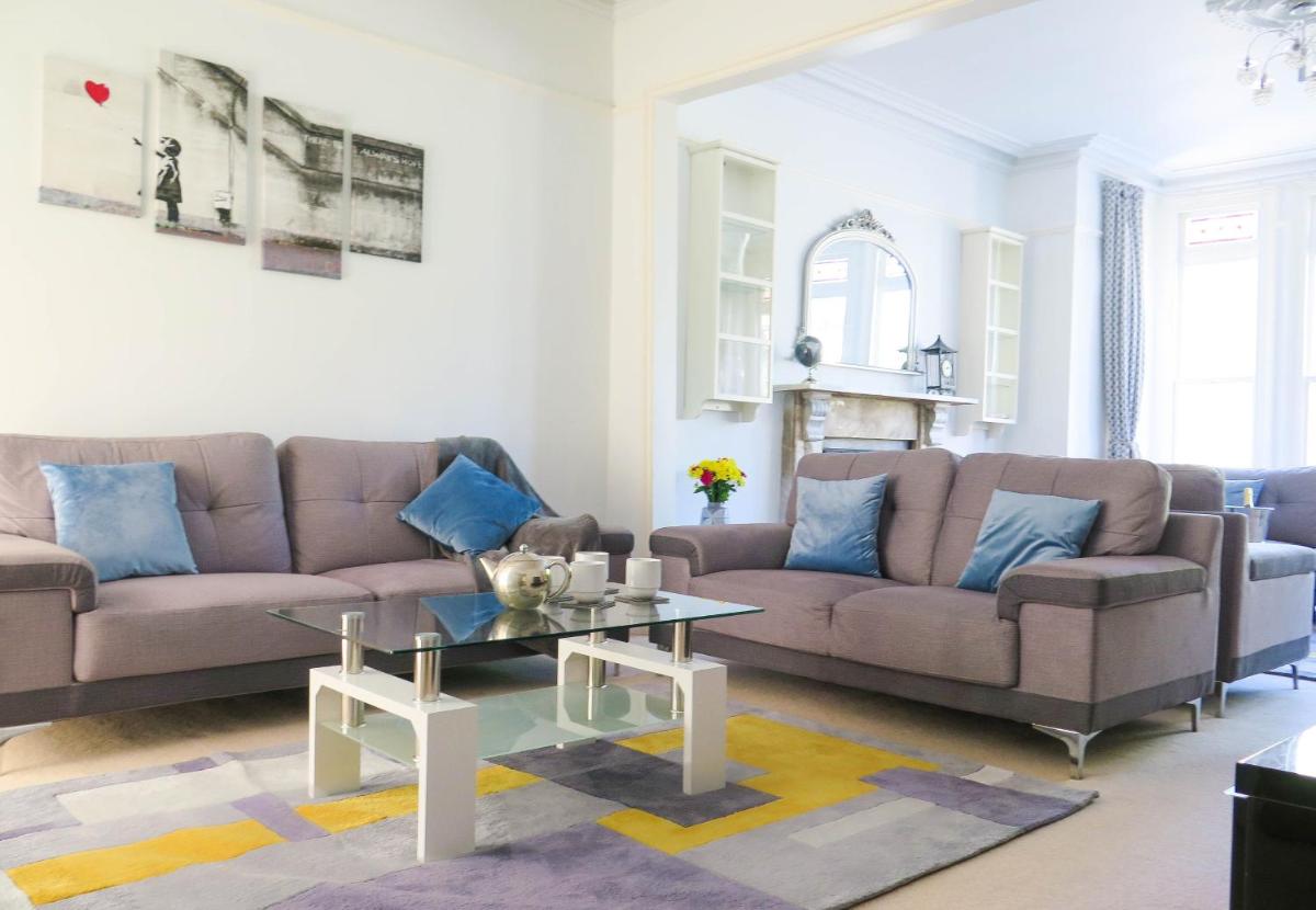 Broad Park Villa - Housity