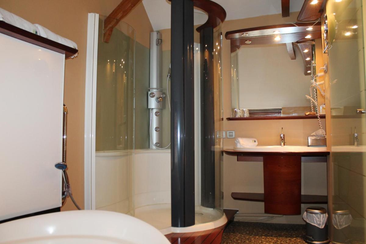 Salle de bains dans l'établissement Châtellerie De Schoebeque