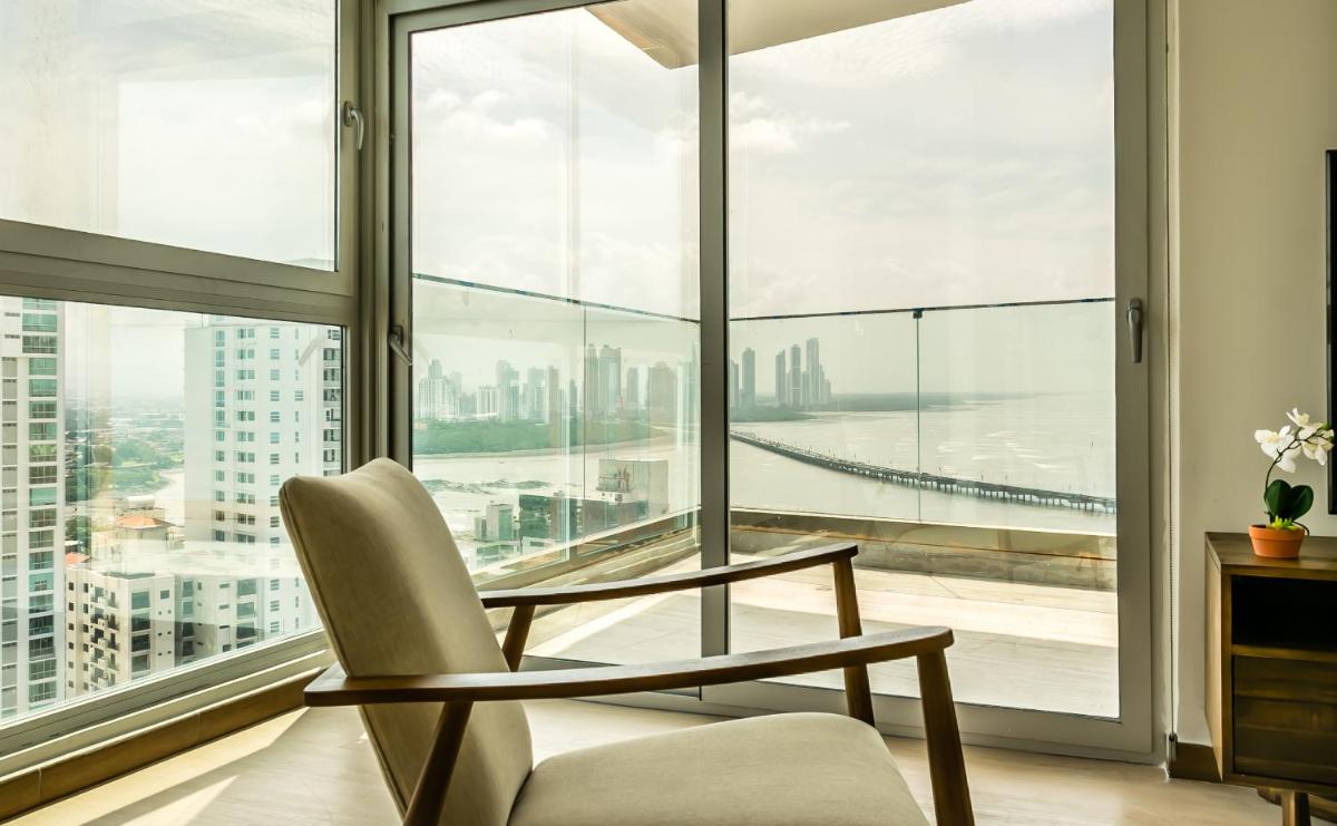 Best Accommodation Ocean View Apartment - PH Quartier Del Mar - Housity