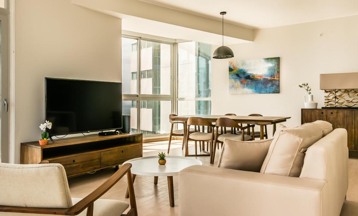 Best Accommodation Ocean View Apartment - PH Quartier Del Mar - Housity