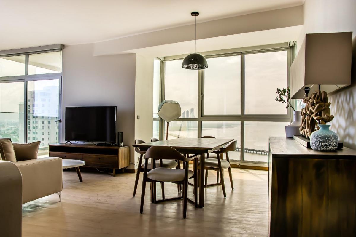 Best Accommodation Ocean View Apartment - PH Quartier Del Mar - Housity