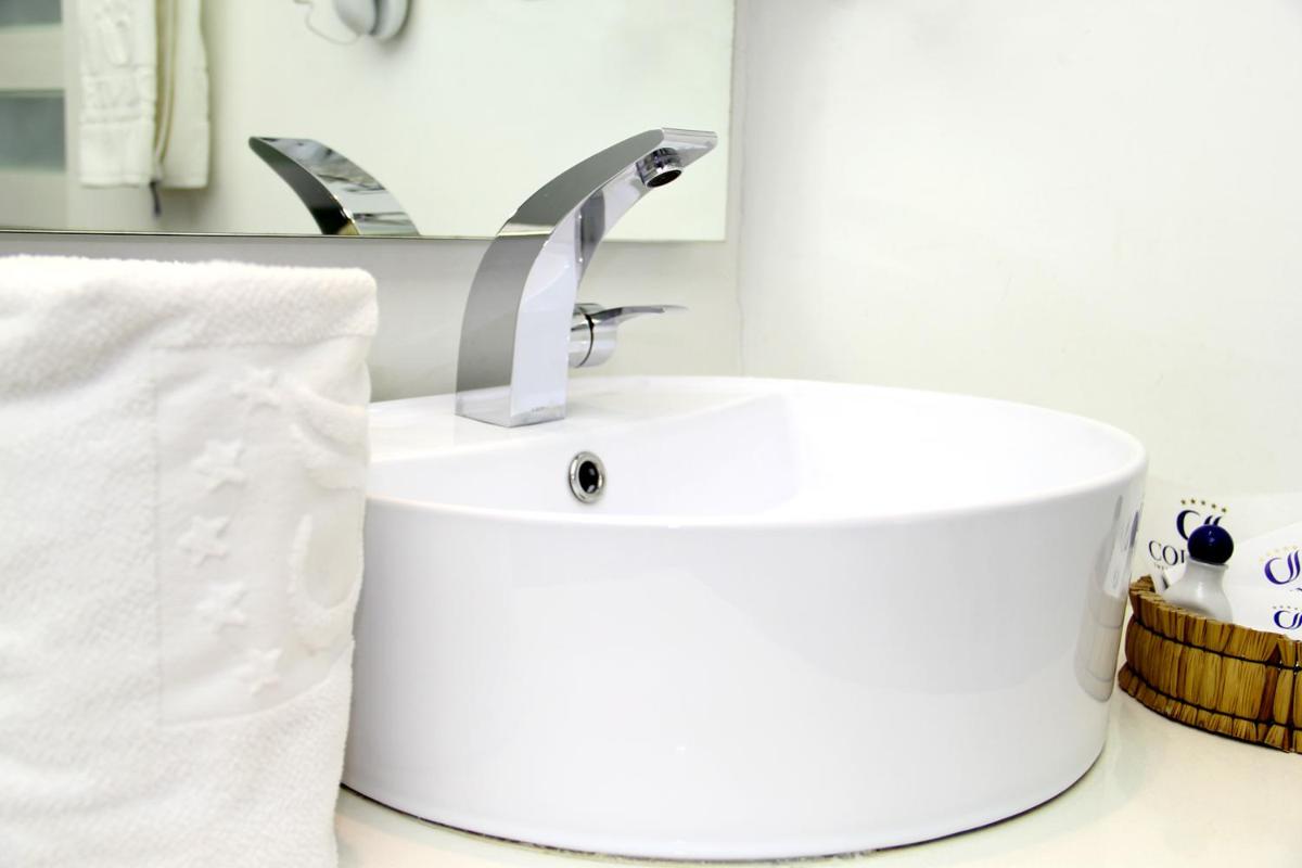 Suitetrails - Country International Hotel
