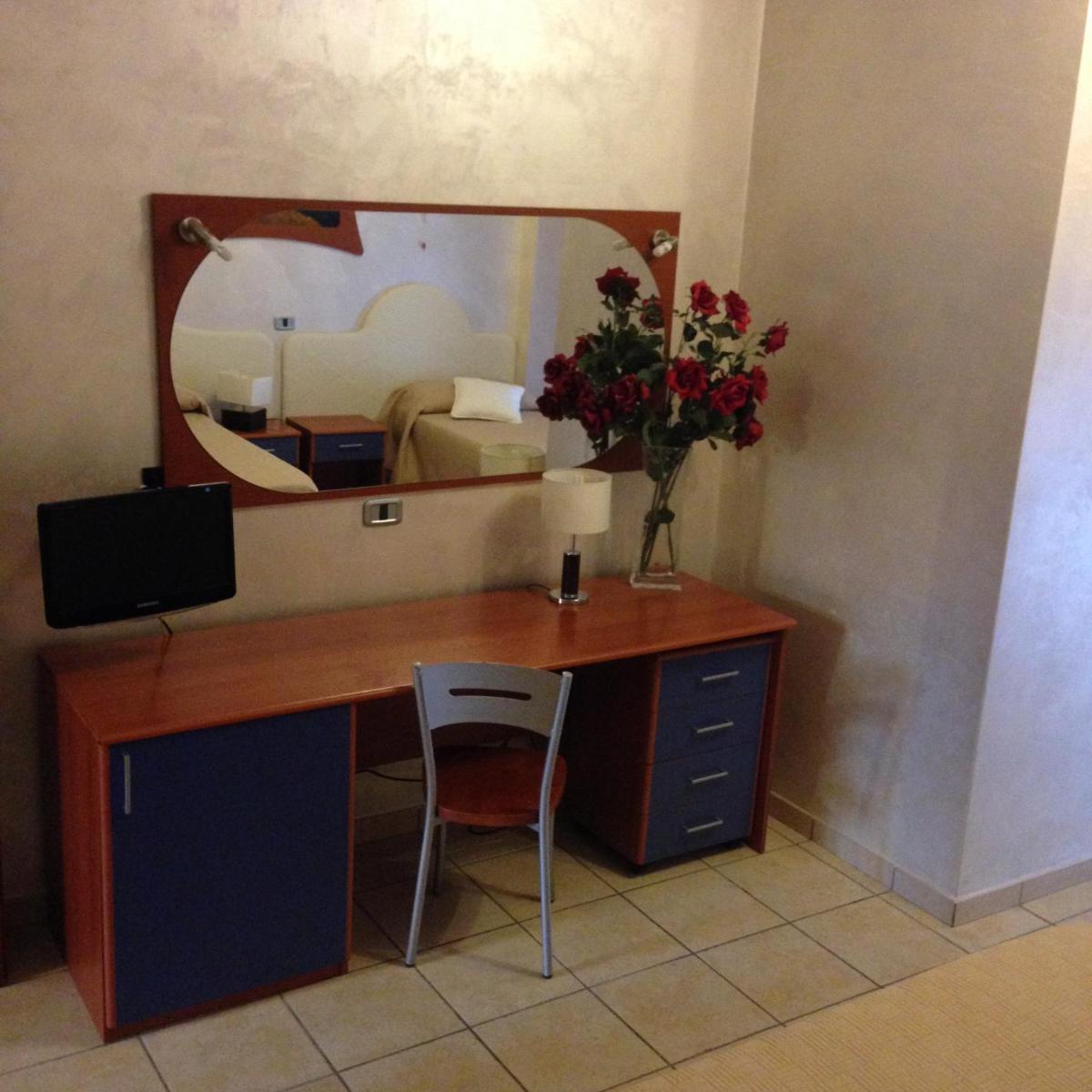 Tea Palace Hotel - Housity