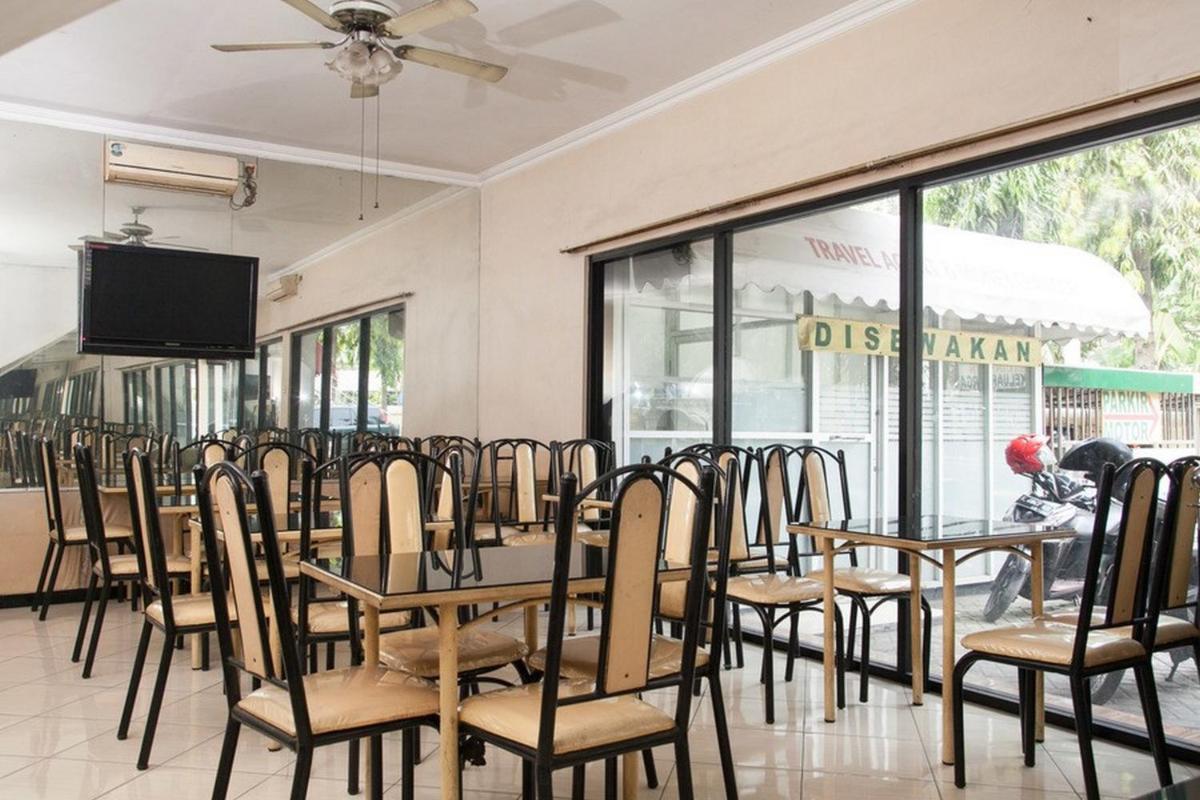 RedDoorz near Juanda International Airport - Housity