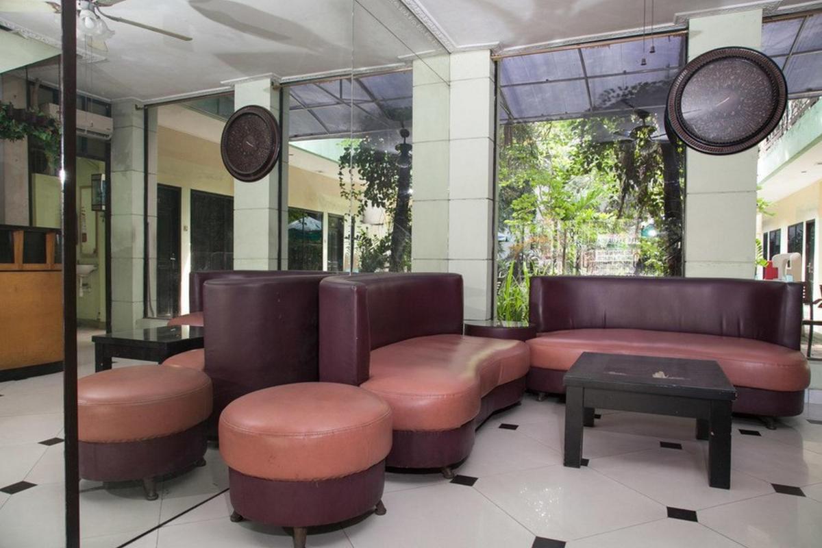 RedDoorz near Juanda International Airport - Housity
