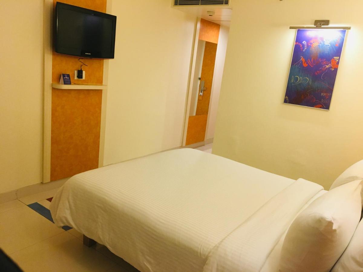 Hometel Chandigarh - Hizvo
