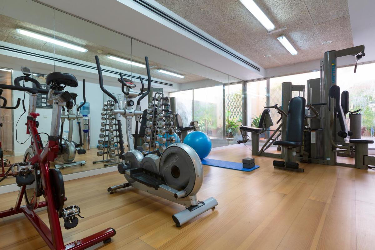Gimnasio o instalaciones de fitness de Aimia Hotel