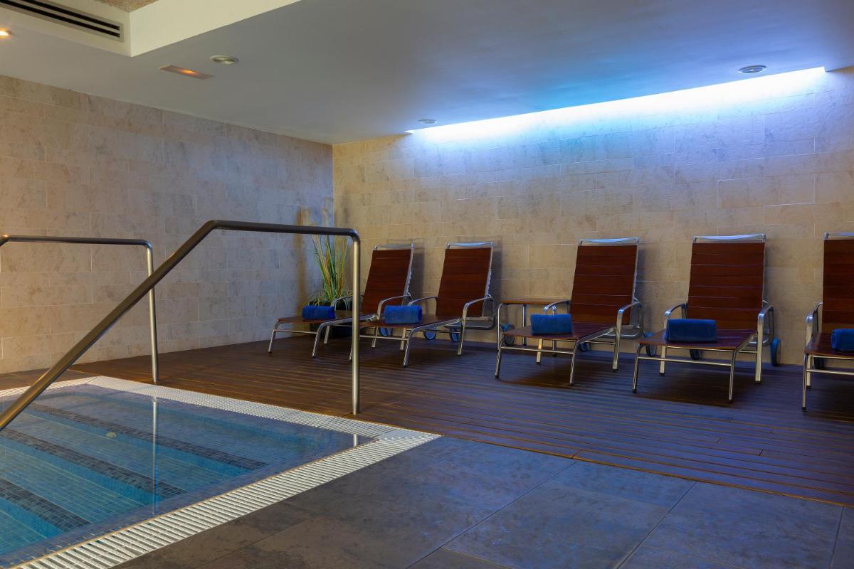 Piscina en o cerca de Aimia Hotel