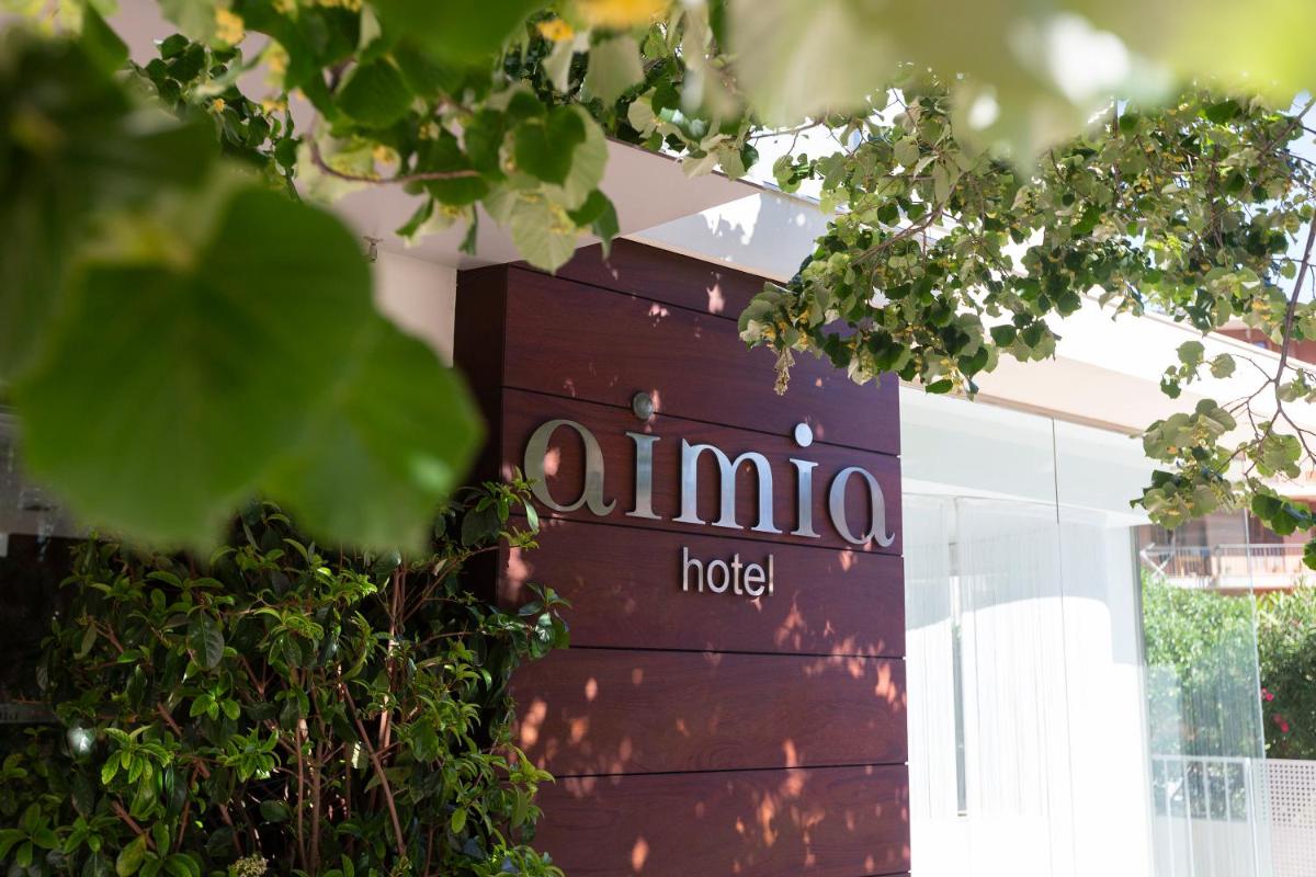 Certificado, premio, señal o documento que está expuesto en Aimia Hotel