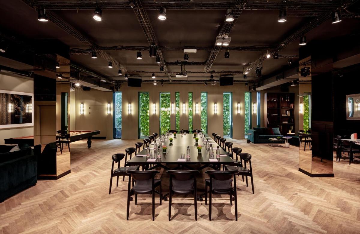 Un restaurante o sitio para comer en Sir Victor Hotel, part of Sircle Collection