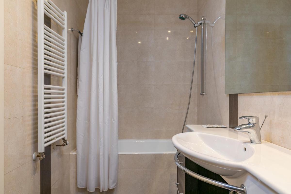 Gran Via 1.2 by Forever Rentals - Housity