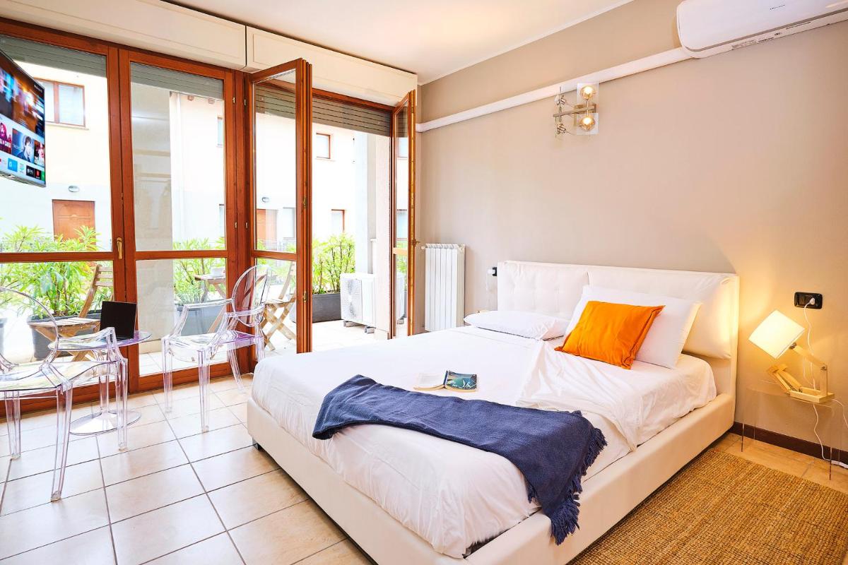 5 Lake Sweet Home - Housity