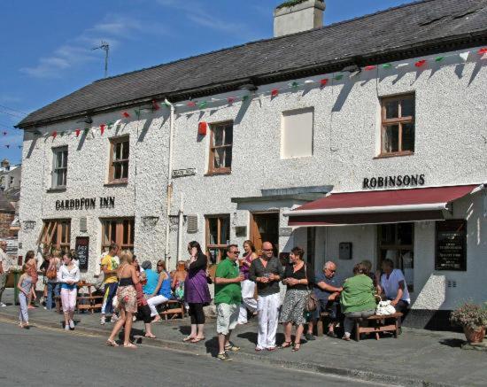 Garddfon Inn - Housity