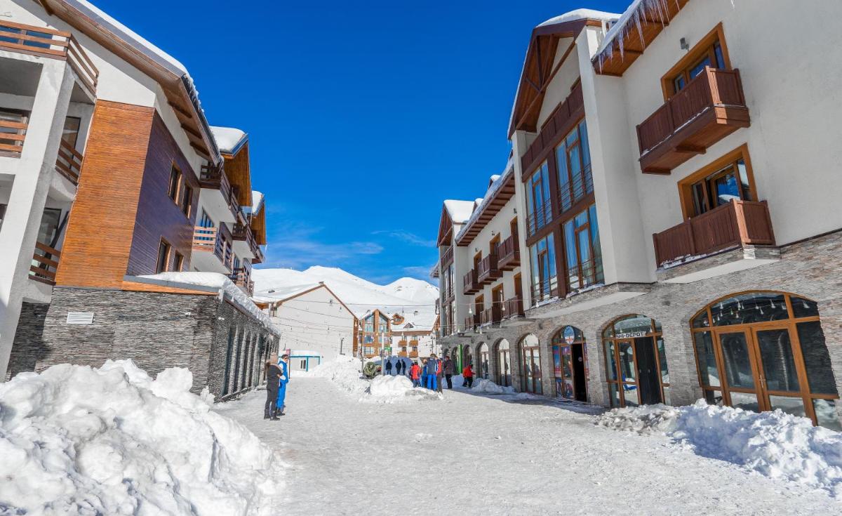 SkyTop Studios - Housity