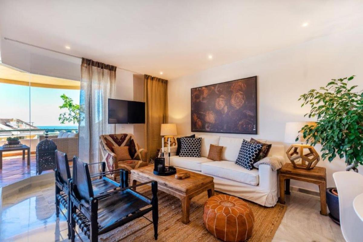 4 bedroom luxury duplex with sea views by Puerto Banus - Housity