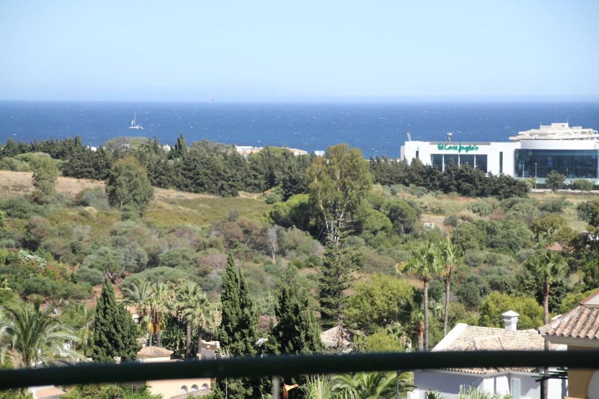 4 bedroom luxury duplex with sea views by Puerto Banus - Housity