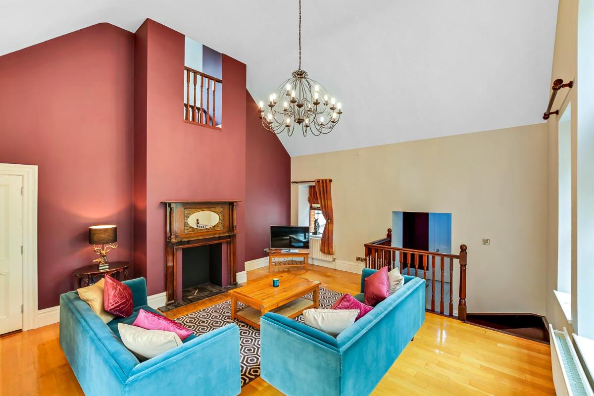Old School House - Housity