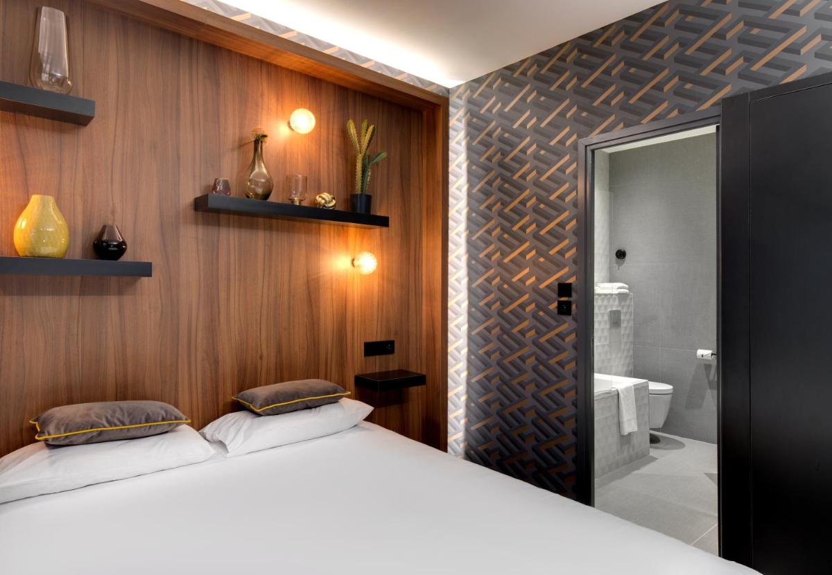 Salle de bains dans l'établissement Hôtel Montmorency & Spa