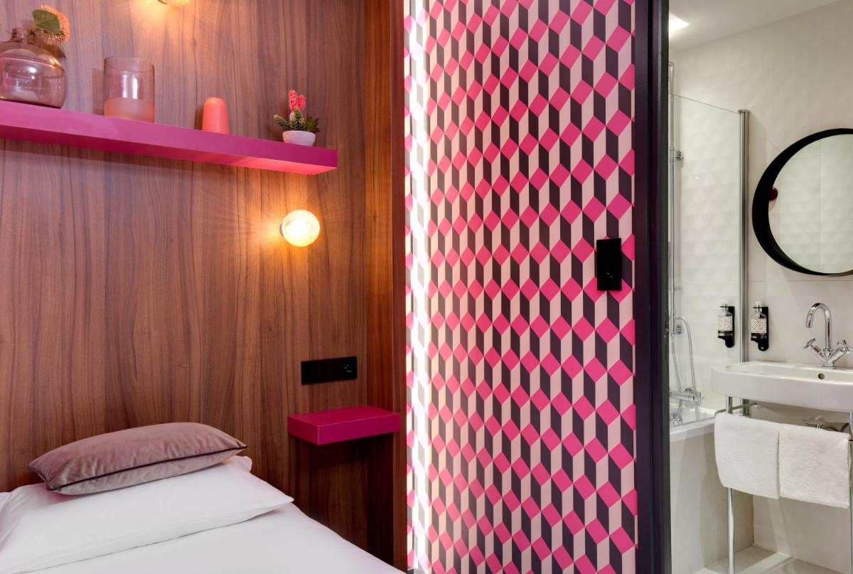 Un ou plusieurs lits dans un hébergement de l'établissement Hôtel Montmorency & Spa