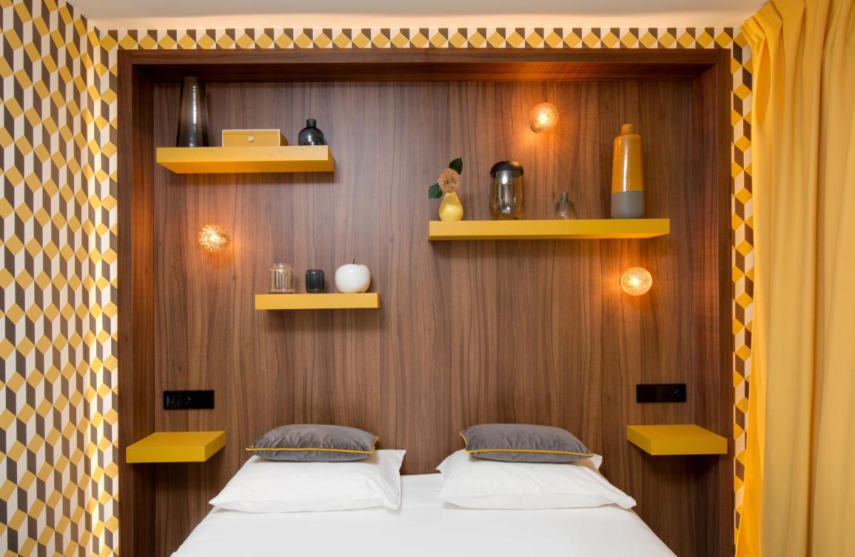 Un ou plusieurs lits dans un hébergement de l'établissement Hôtel Montmorency & Spa