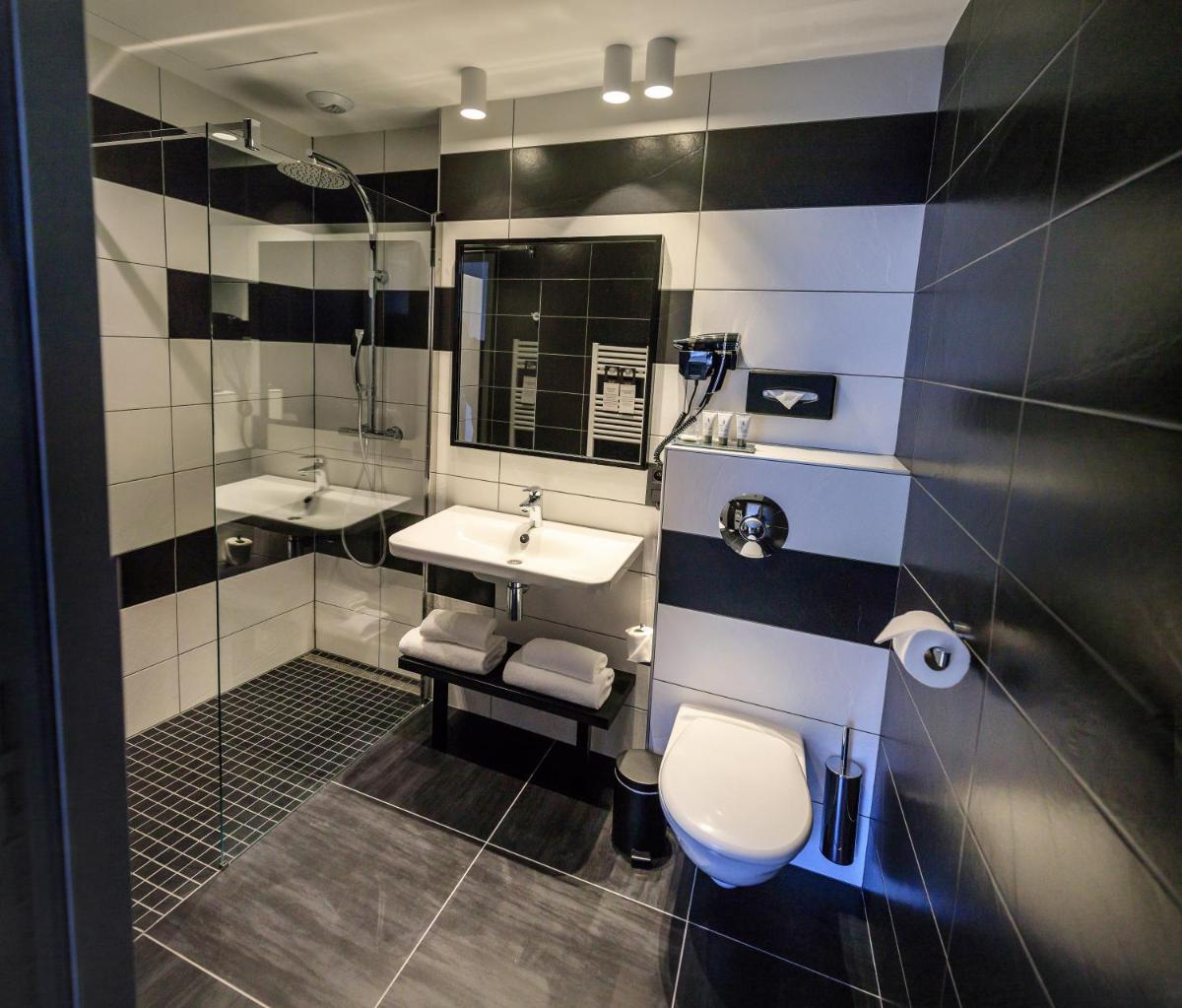 Salle de bains dans l'établissement HÔTEL & SPA Panorama 360