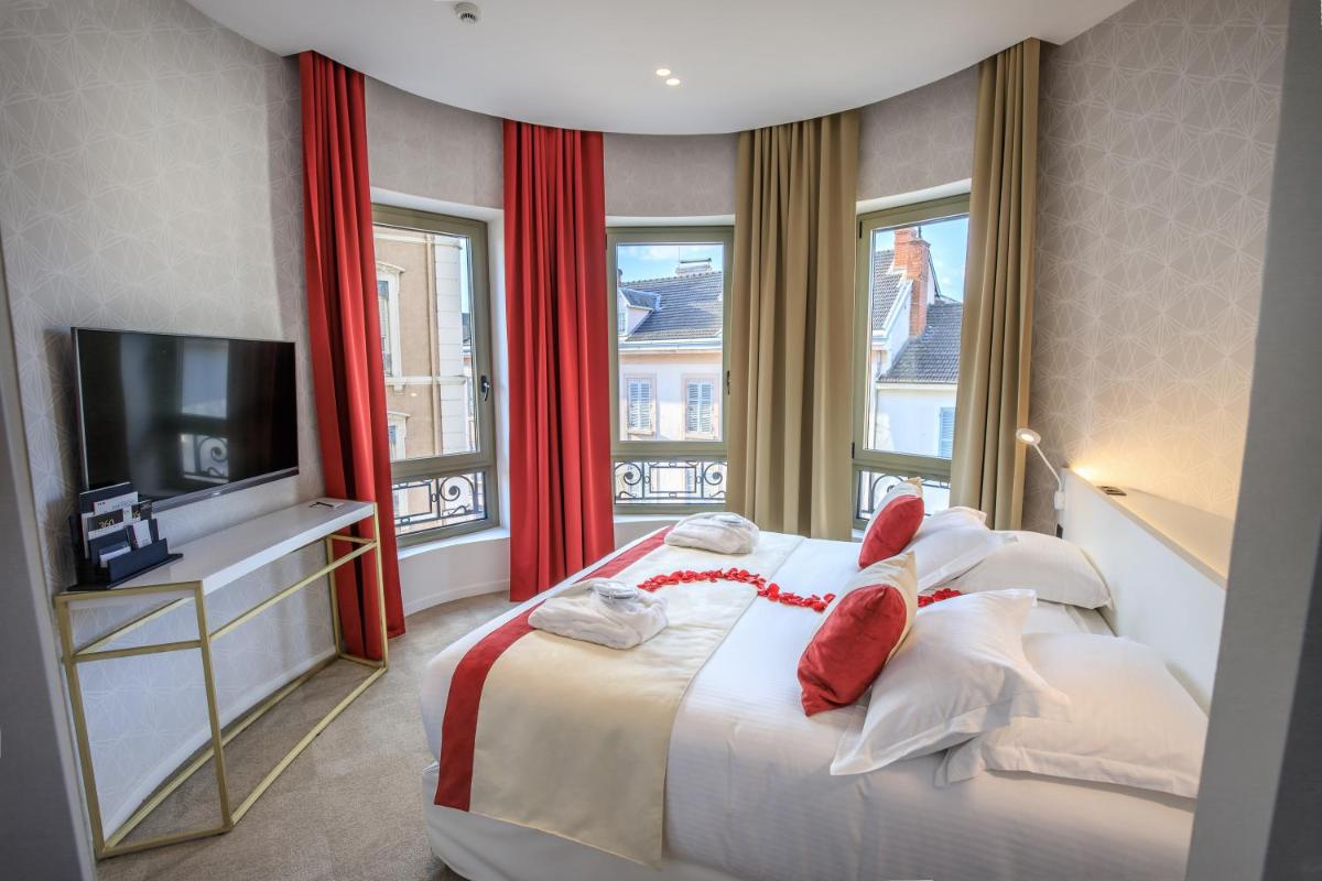 Un ou plusieurs lits dans un hébergement de l'établissement HÔTEL & SPA Panorama 360
