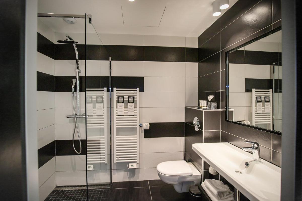 Salle de bains dans l'établissement HÔTEL & SPA Panorama 360