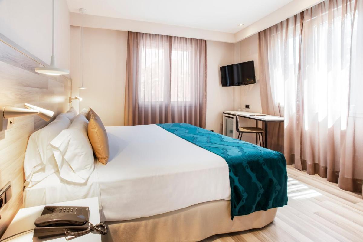 Cama o camas de una habitación en Catalonia Santa Justa