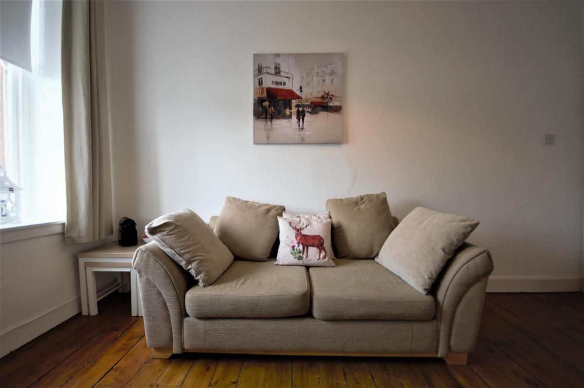 Suitetrails - Bright and Cosy West End Apartment