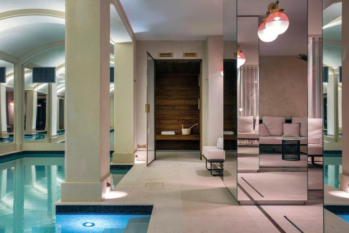 Piscine de l'établissement Les Jardins du Faubourg Hotel & Spa by Shiseido ou située à proximité
