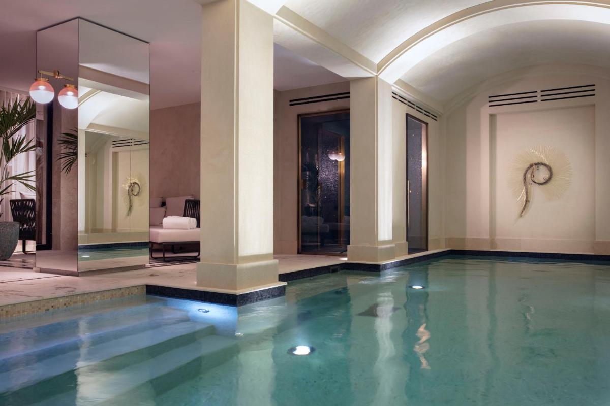 Piscine de l'établissement Les Jardins du Faubourg Hotel & Spa by Shiseido ou située à proximité