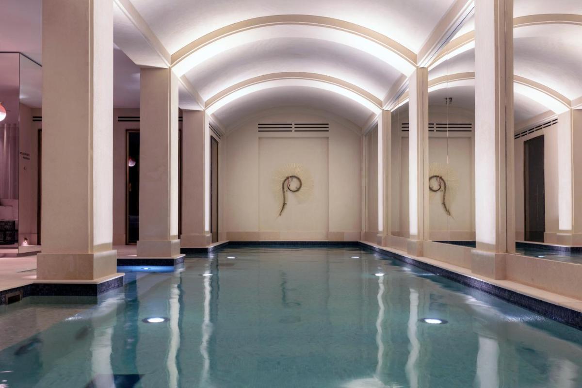 Piscine de l'établissement Les Jardins du Faubourg Hotel & Spa by Shiseido ou située à proximité