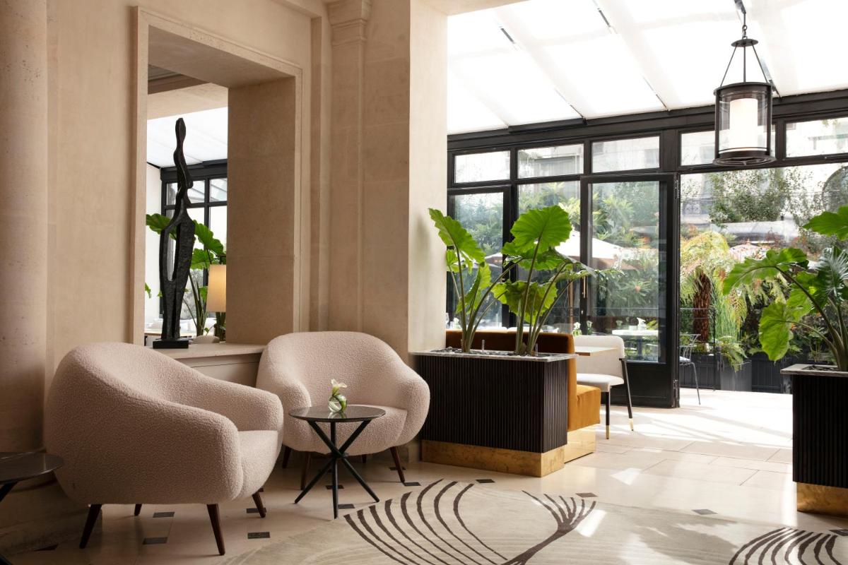 Coin salon dans l'établissement Les Jardins du Faubourg Hotel & Spa by Shiseido