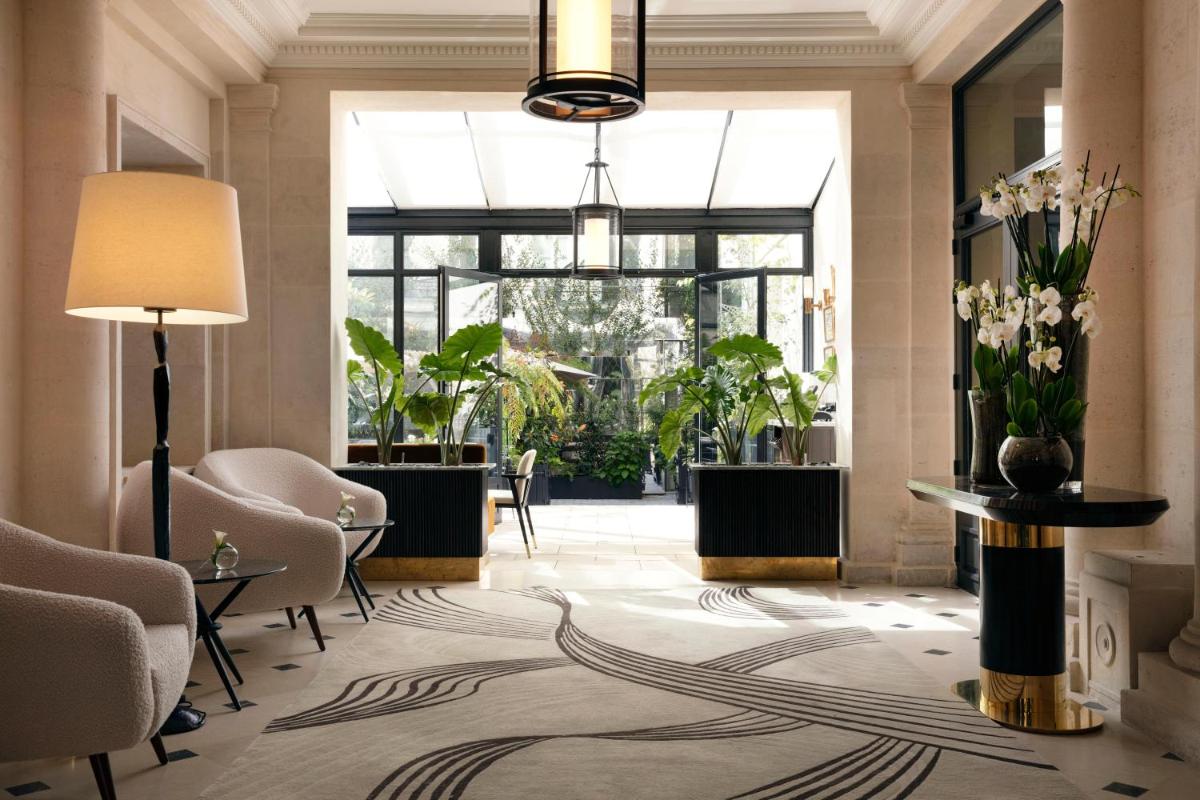 Coin salon dans l'établissement Les Jardins du Faubourg Hotel & Spa by Shiseido