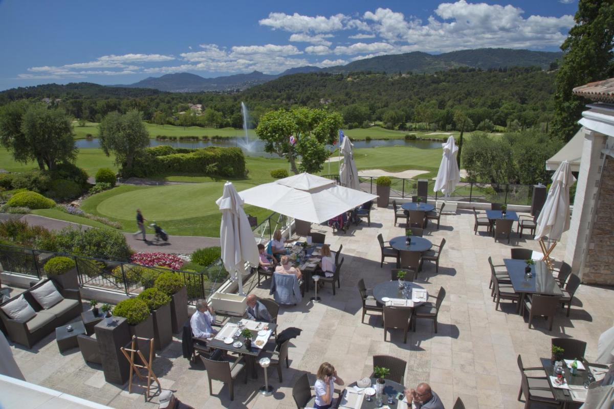Vue générale sur la montagne ou vue sur la montagne depuis l'hôtel