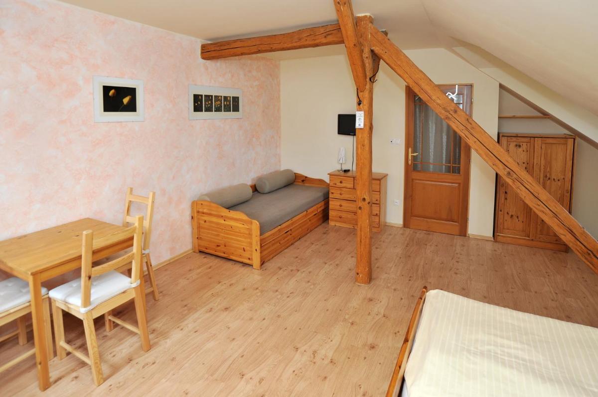 Rodinné ubytování Debrné - Housity