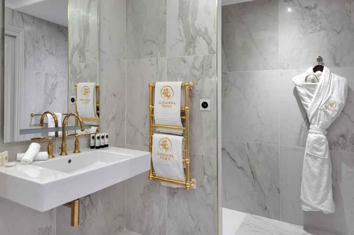 Salle de bains dans l'établissement Alexandra Palace - La Maison Younan