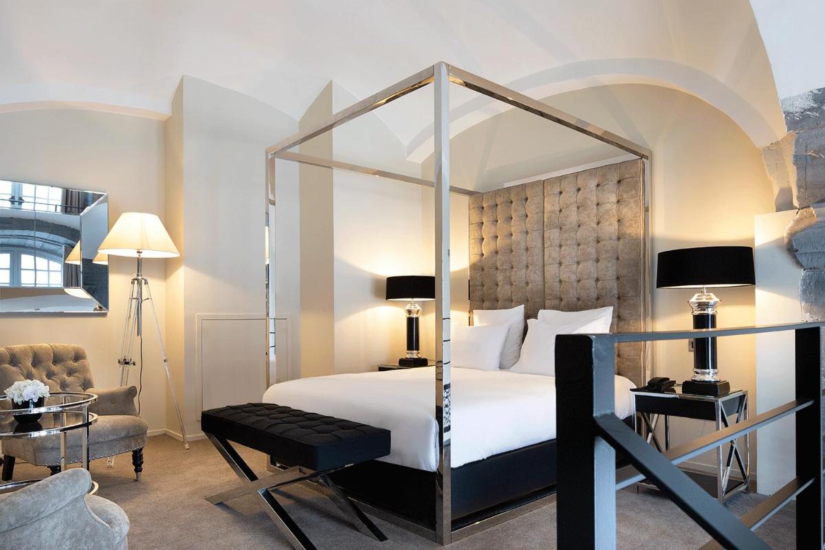 Un ou plusieurs lits dans un hébergement de l'établissement Royal Hainaut Spa & Resort Hotel