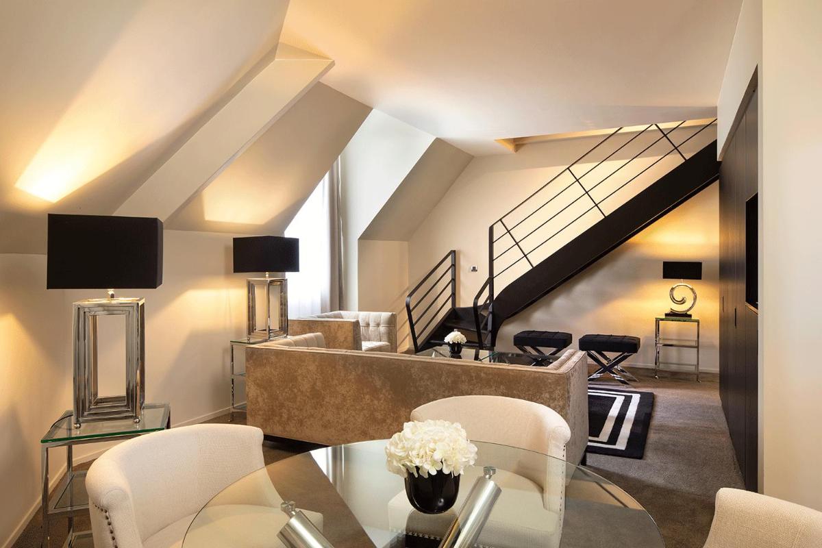 Coin salon dans l'établissement Royal Hainaut Spa & Resort Hotel