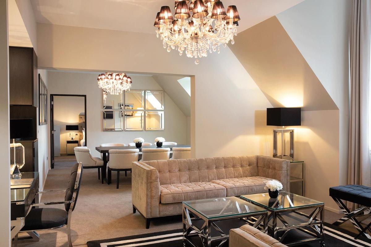 Coin salon dans l'établissement Royal Hainaut Spa & Resort Hotel