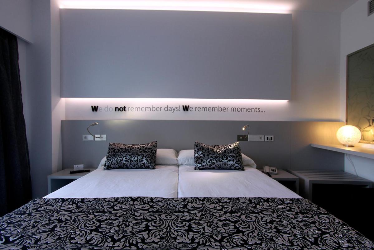 Cama o camas de una habitación en BG Pamplona