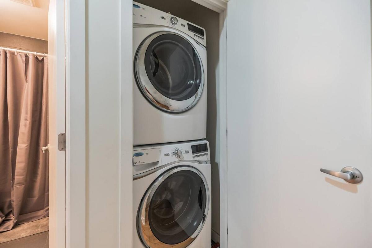 Townhouse - 5 mins Center City -Convention Center - Housity