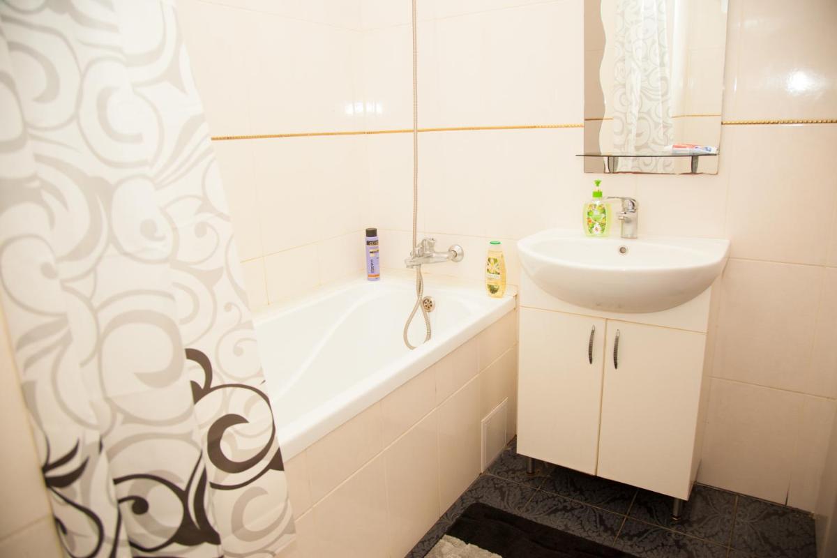 Semi-luxury Apartment on Zhukovskogo Street 57 - Housity