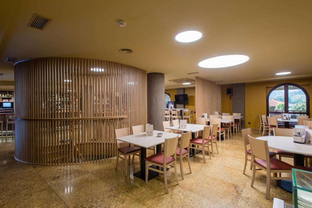 Un restaurante o sitio para comer en Hotel Spa Villa Pasiega