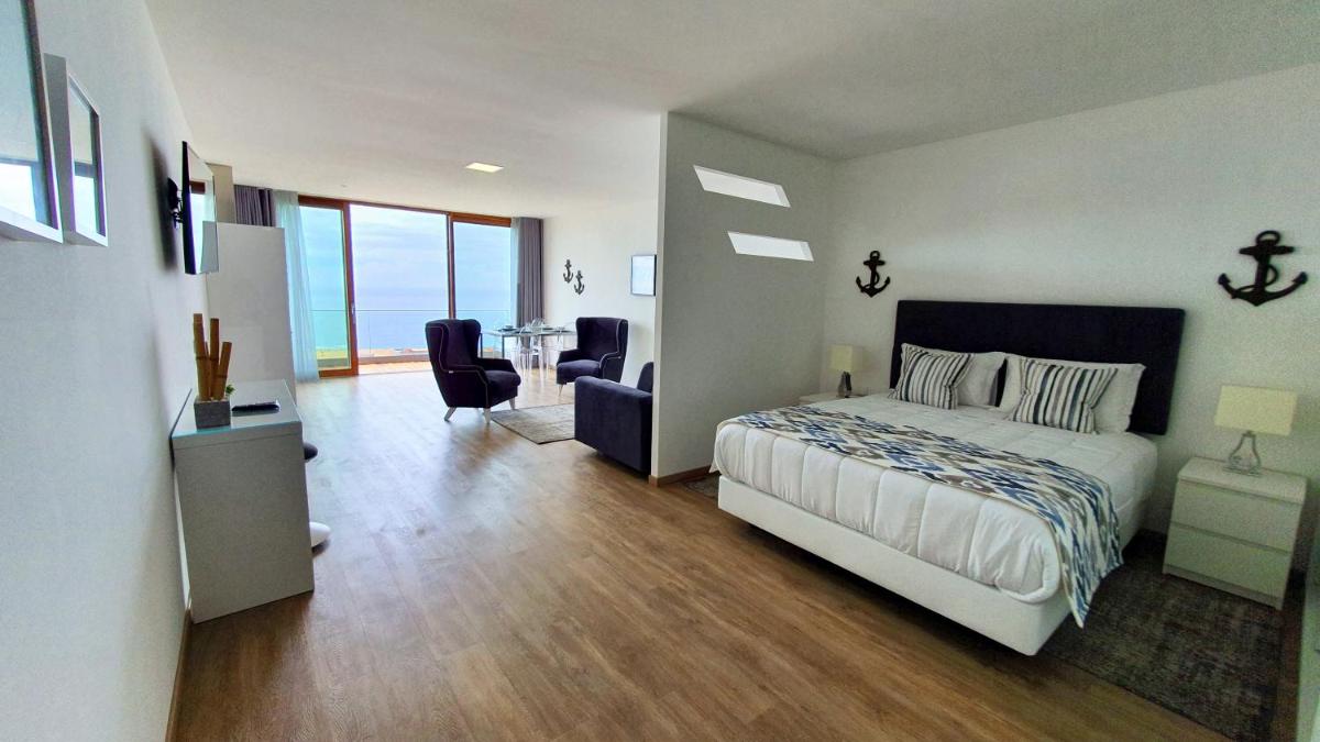Uma cama ou camas num quarto em Miramar Hotel Spa & Apartments