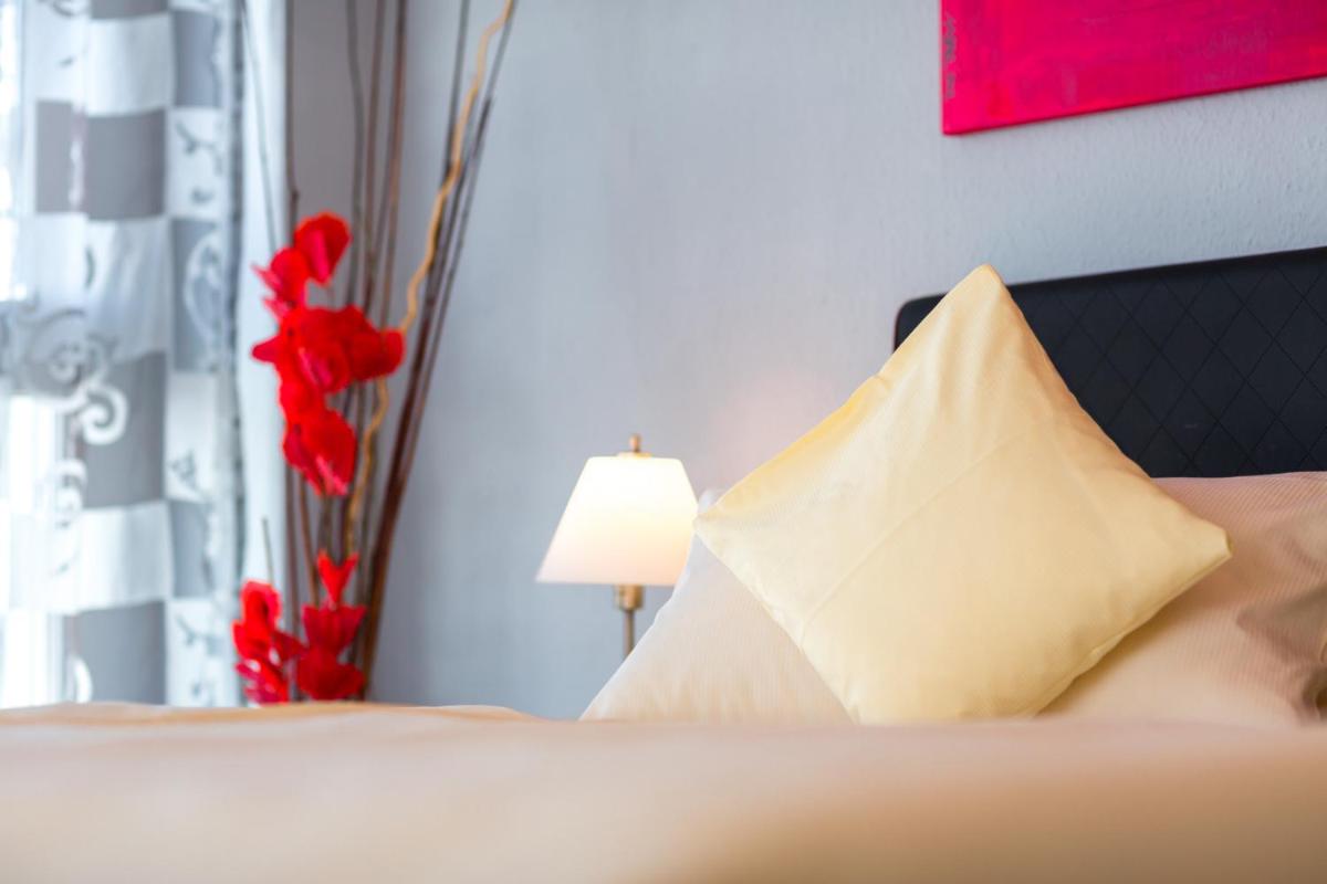 Europa Hotel Garni free parking - Housity